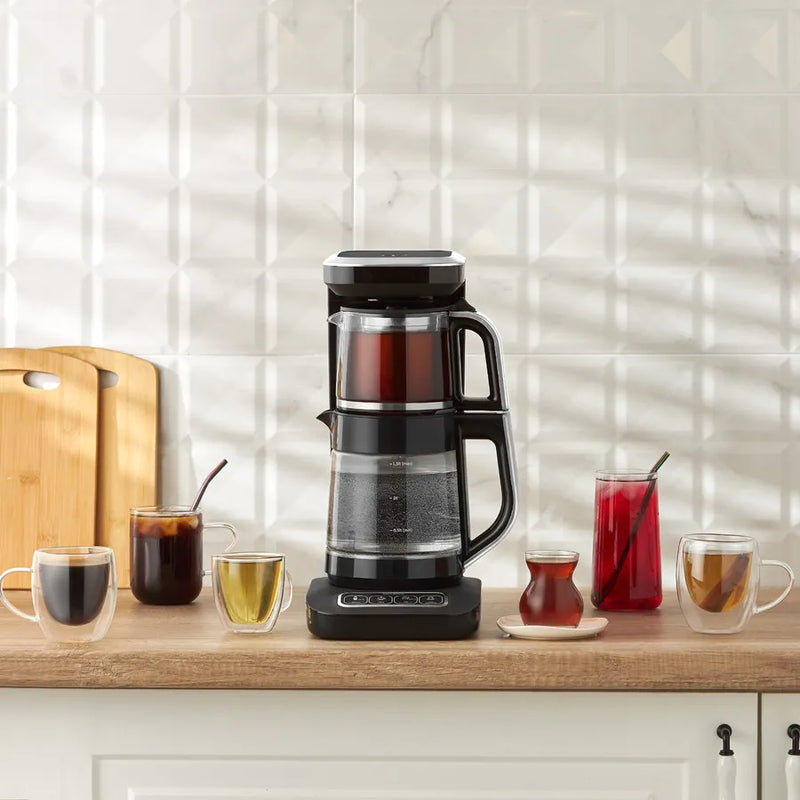 Karaca Çaysever Robotea Pro 4 in 1 Sprechende Automatische Glas-Teemaschine, Wasserkocher und Filterkaffeemaschine Schwarz Chrom